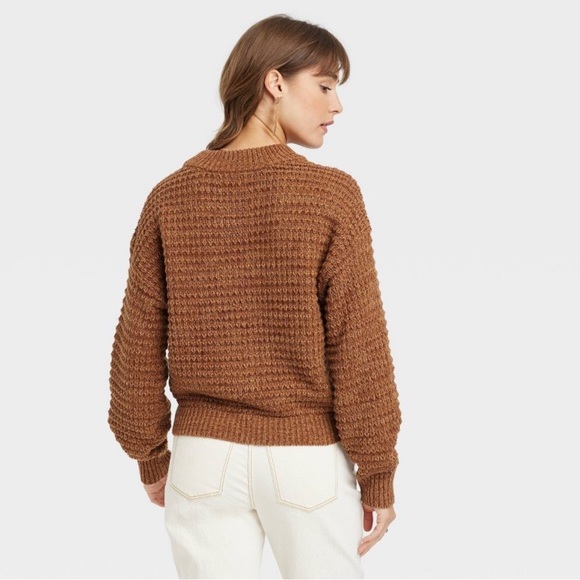 Item: Women’s crew neck pullover sweater - Picture 3 of 3